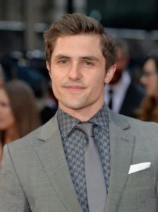 Phil Dunster - Voice Actor